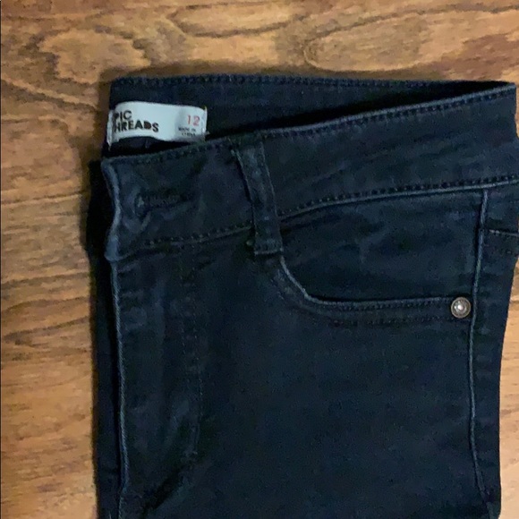 ⚜️Epic Threads stretchy jeans - Picture 2 of 4